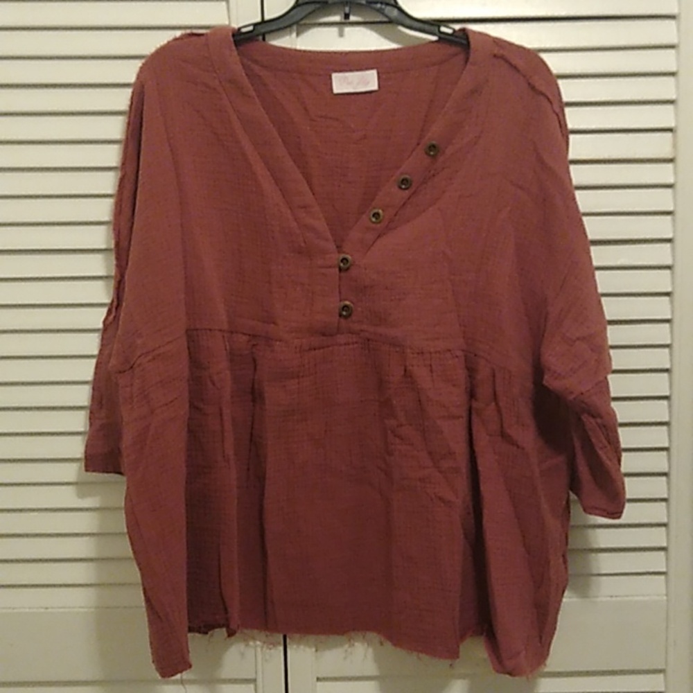 NWOT Women's quarter length sleeve top